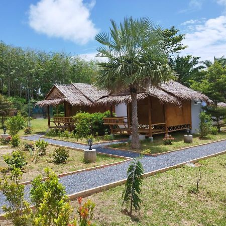 Palm Garden Bungalows Ko Lanta Exteriör bild